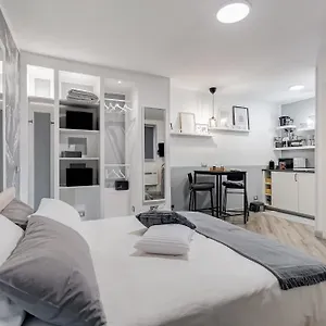 https://diecipassi-colosseo-rome.it-romehotels.com